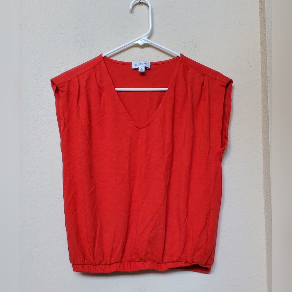 Evereve Women's Red V-Neck Elastic Hem Top. Size Medium